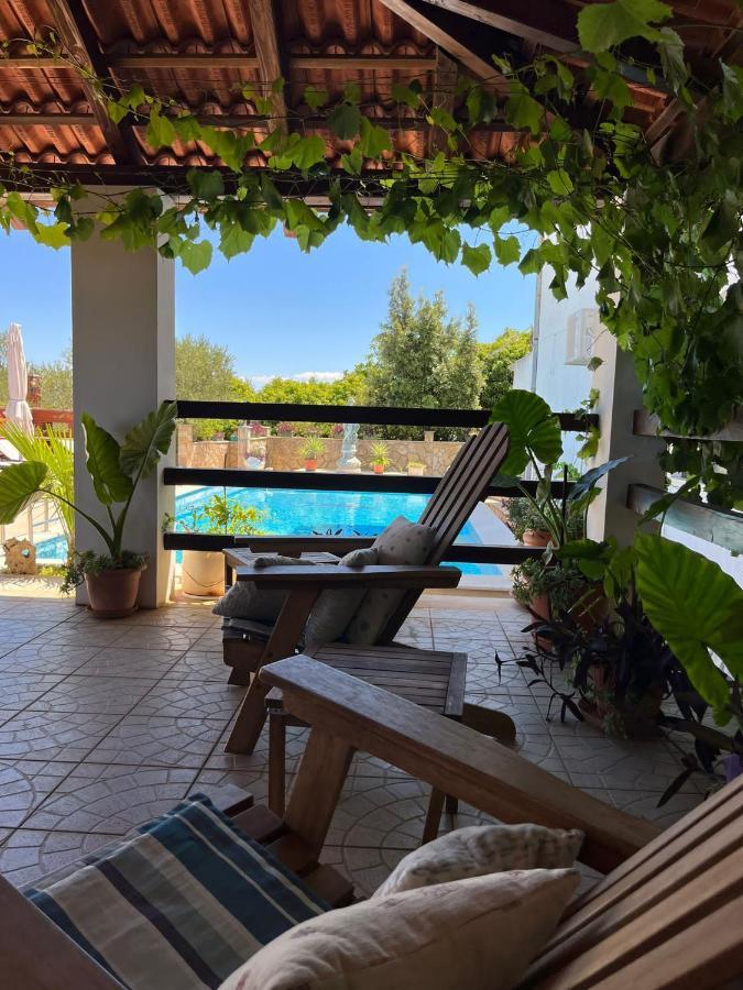 Gorana Apartman With Swimming Pool Apartment Jelsa  Exterior foto