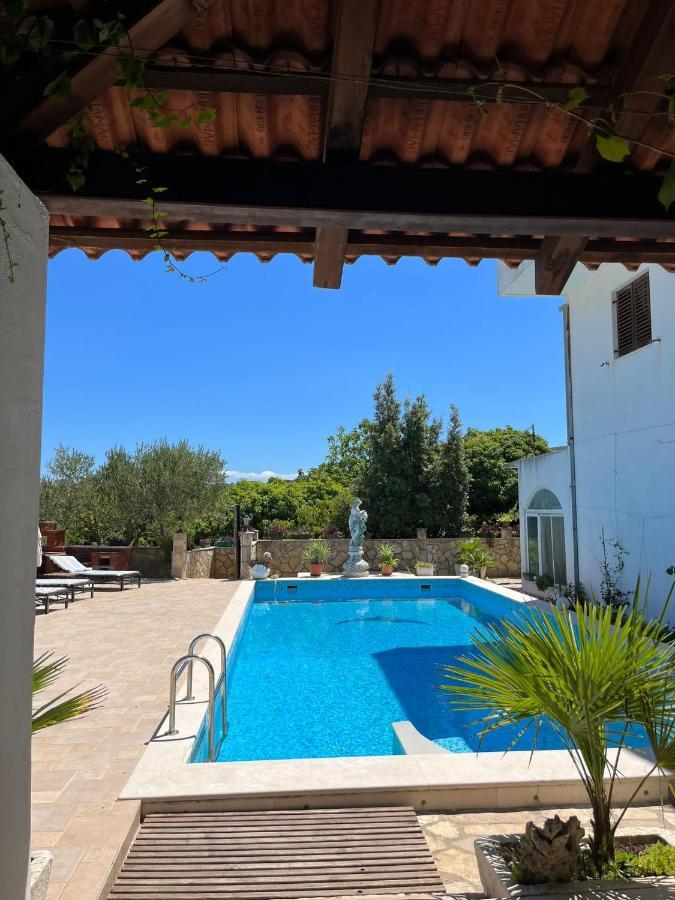 Gorana Apartman With Swimming Pool Apartment Jelsa  Exterior foto