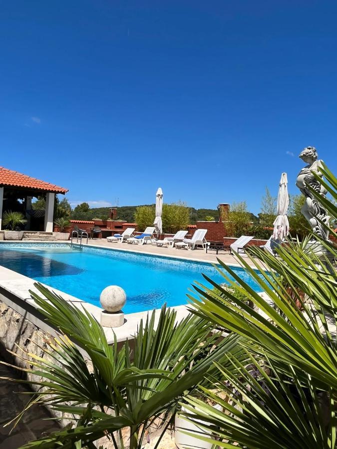 Gorana Apartman With Swimming Pool Apartment Jelsa  Exterior foto