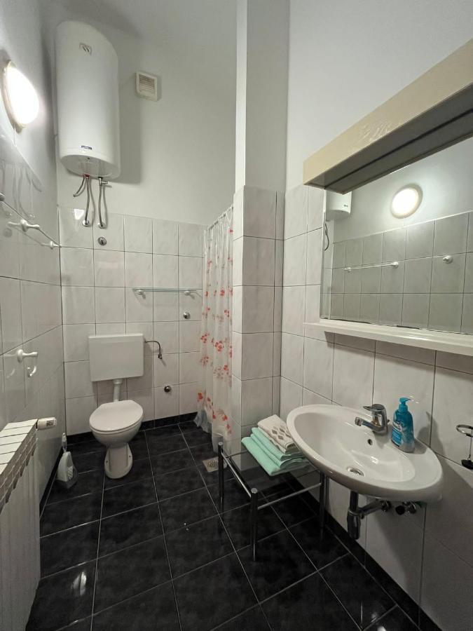 Gorana Apartman With Swimming Pool Apartment Jelsa  Exterior foto