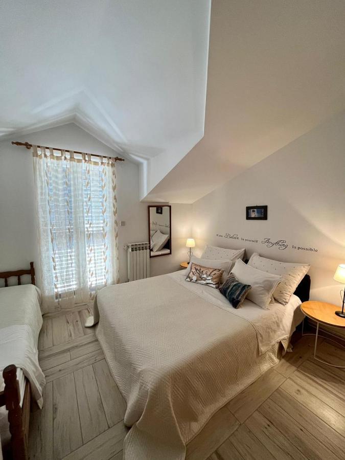 Gorana Apartman With Swimming Pool Apartment Jelsa  Exterior foto