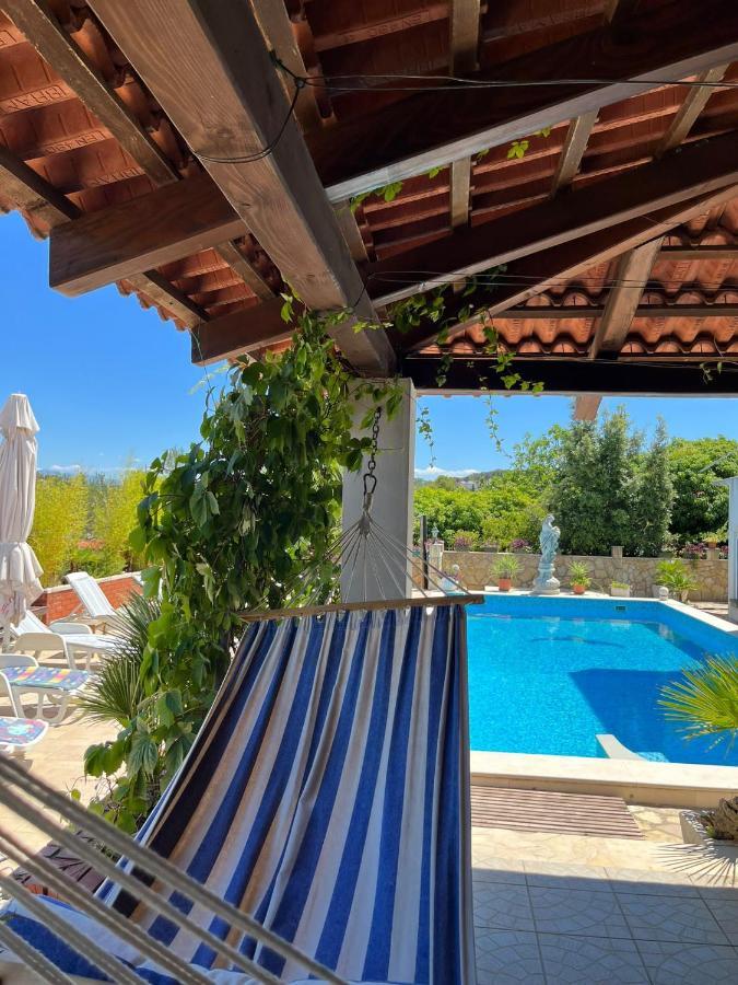 Gorana Apartman With Swimming Pool Apartment Jelsa  Exterior foto